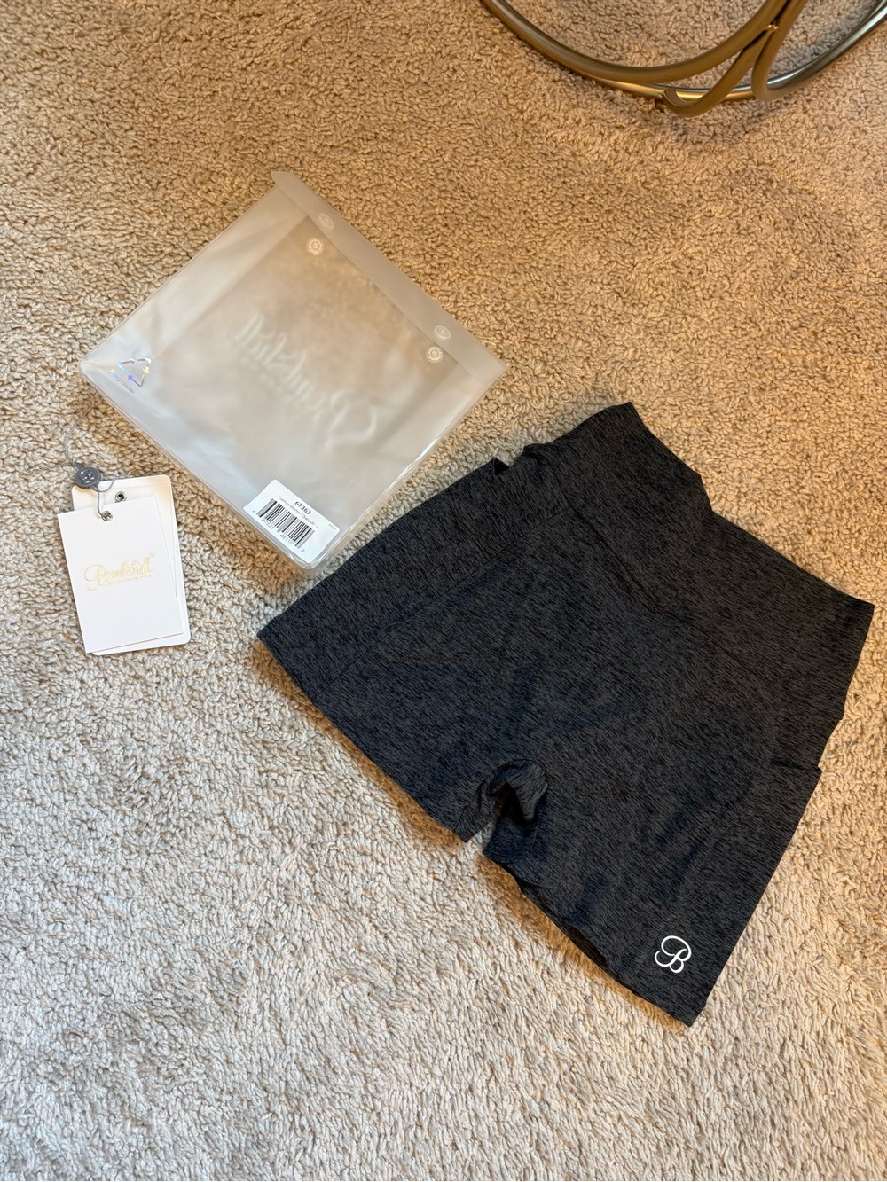 CURVES SHORTS CHARCOAL SIZE LARGE NWOT BOMBSHELL SPORTSWEAR POCKETS SCRUNCH